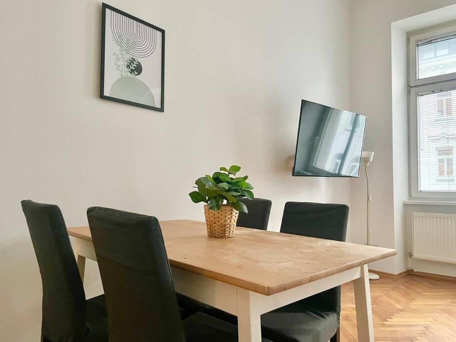 Sunny Central Apartment Wien
